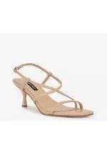 Zapatos de tacón beige en Holguín